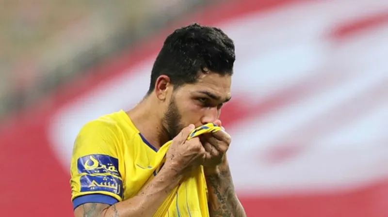  رسالة مؤثرة من بيتروس في وداع جماهير النصر 