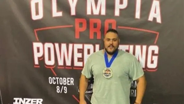 عملاق مصري يفوز بلقب أقوى رجل في العالم (فيديو) 