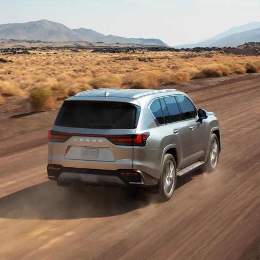 لكزس تكشف للمرة الأولى عن سيارة LX الجديدة كليًّا 