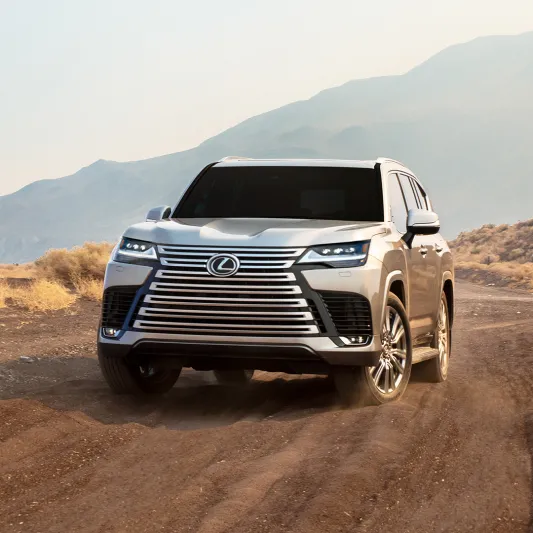 لكزس تكشف للمرة الأولى عن سيارة LX الجديدة كليًّا 