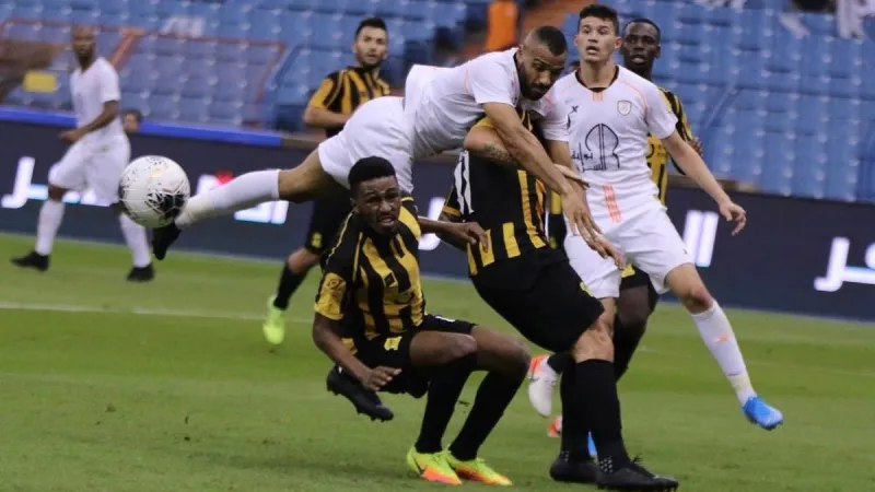 الاتحاد يخسر من الشباب ويتنازل عن الصدارة لضمك (فيديو)