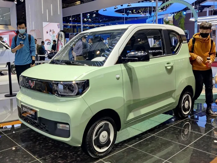 سيارة Wuling Mini EV الكهربائية شركة Wuling تطلق نسخة جديدة من سيارتها الكهربائية بسعر لا يقارن