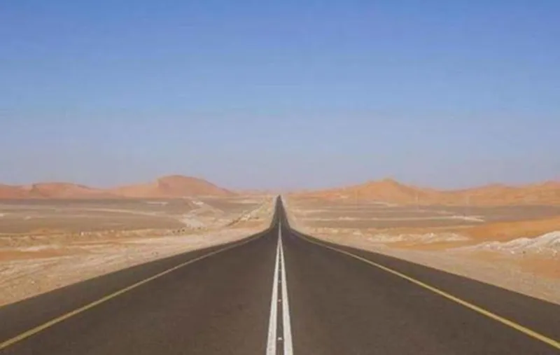 المملكة تسجل رقمًا قياسيًّا لأطول طريق مستقيم في العالم (فيديو) 