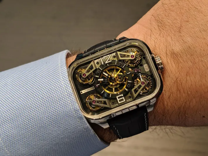 4 ساعات فاخرة تعرض في موسم الرياض بـ20 مليون ريال (فيديو)