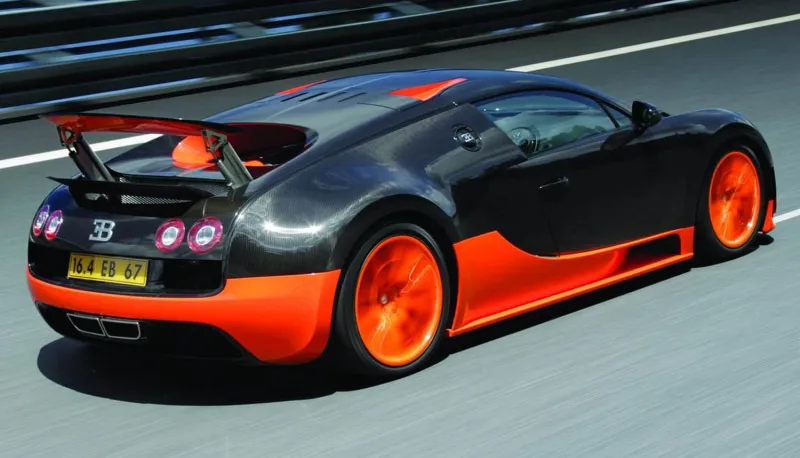 بوجاتي بقيمة 2.5 مليون دولار تخطف الأنظار في معرض الرياض للسيارات (صور)