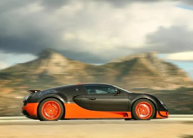 بوجاتي بقيمة 2.5 مليون دولار تخطف الأنظار في معرض الرياض للسيارات (صور)