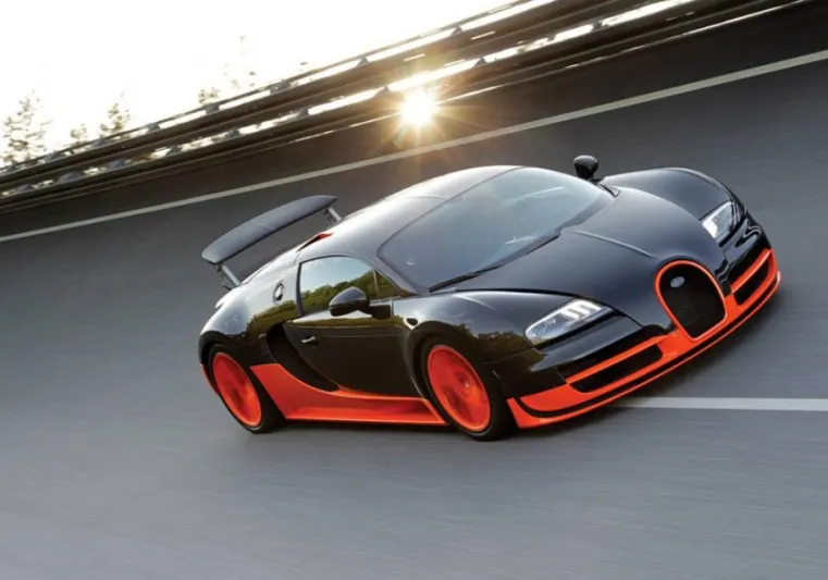 بوجاتي بقيمة 2.5 مليون دولار تخطف الأنظار في معرض الرياض للسيارات (صور)