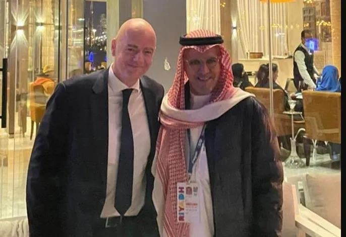 رئيس الاتحاد الدولي لكرة القدم يزور «بوليفارد رياض سيتي» (فيديو)