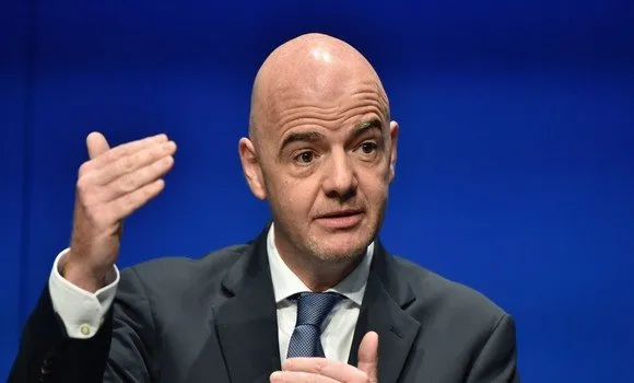 رئيس الاتحاد الدولي لكرة القدم يزور «بوليفارد رياض سيتي» (فيديو)