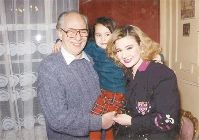 الفنان رشوان توفيق بعد حجر ابنته على أمواله: أنا مقتول حي ولا أملك سوى هاتفي (فيديو)