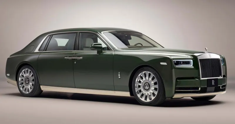  رجل يطالب زوجته السابقة برد 7 سيارات فاخرة إليه