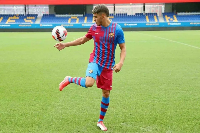 من هو «عبد الصمد الزلزولي» أول لاعب عربي في صفوف برشلونة؟ (فيديو)