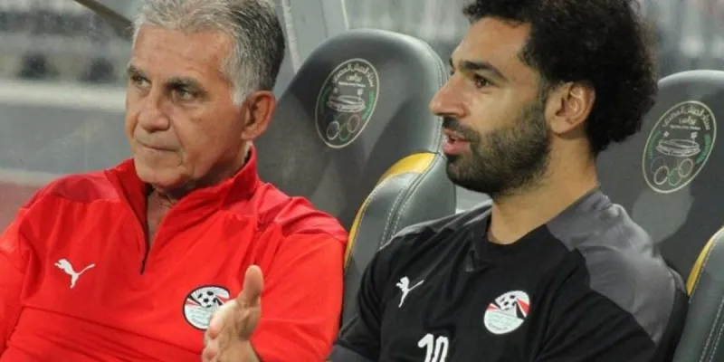 محمد صلاح يتدخل لإنقاذ مدرب المنتخب من اعتداء لاعب أنغولا (فيديو)