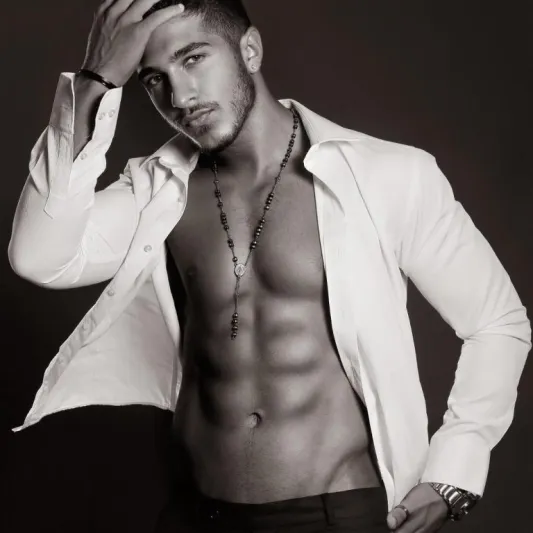 من هو «هادي فخر الدين» ملك جمال لبنان 2021؟ (فيديو)