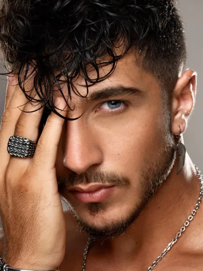 من هو «هادي فخر الدين» ملك جمال لبنان 2021؟ (فيديو)