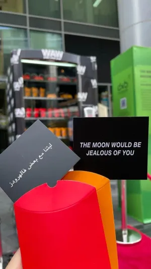 فقط في دبي.. آلة لمنح السعادة والطاقة الإيجابية