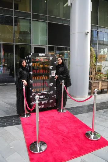 فقط في دبي.. آلة لمنح السعادة والطاقة الإيجابية