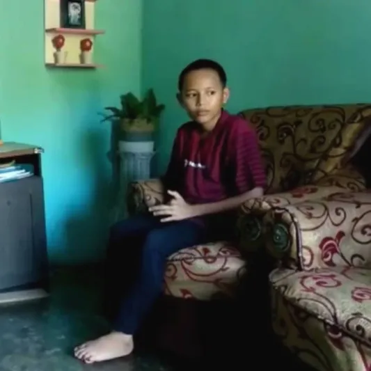 أب يسمي ابنه بأول 11 حرفًا من اللغة الإنجليزية