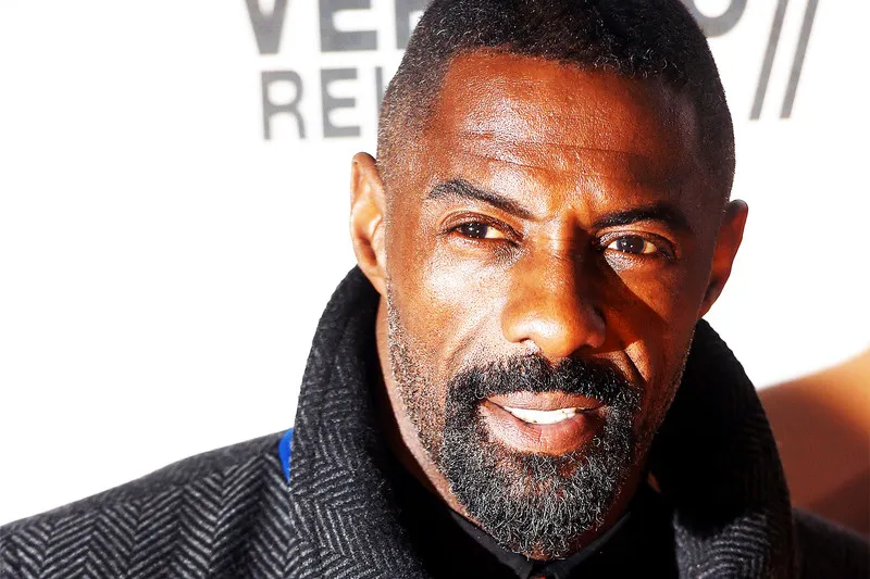 الرجال الأكثر جاذبية لهم عيون بهذا اللون