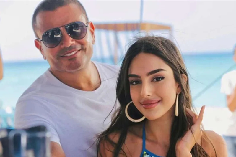  هل تزوج عمرو دياب تيارا واهب التي تصغره بـ 41 عامًا؟ (فيديو)