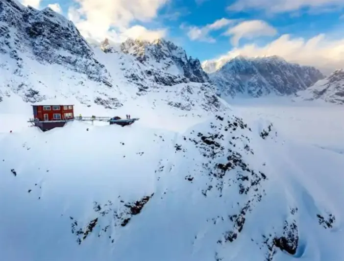 أكثر فنادق العالم بعدًا وعزلةً الليلة فيه بهذا الرقم الكبير (فيديو)