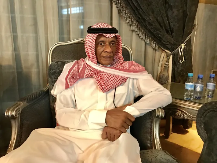 سامي الجابر يبكي عبد الله الدعيع بعد تتويج الهلال باللقب الآسيوي (فيديو)