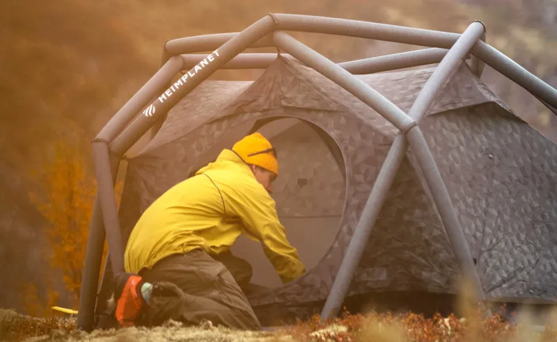 Mr. Porter يحتفل بعيده الثاني بحملة Go Out ومجموعة الكبسولة