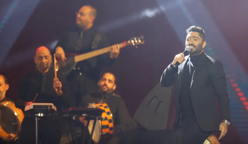 تامر حسني يتألق في حفل موسم الرياض 2021 (صور)