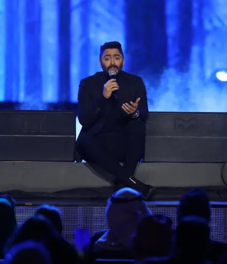 تامر حسني يتألق في حفل موسم الرياض 2021 (صور)