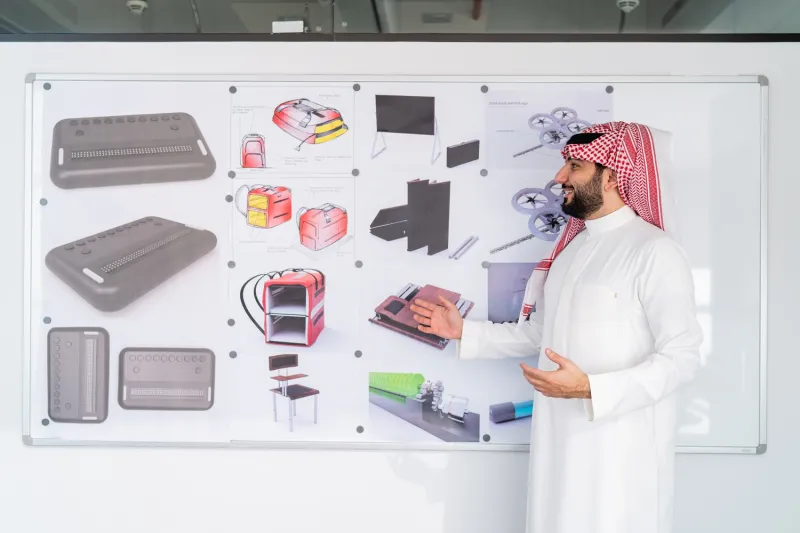 المخترع السعودي مشعل الهرساني: أدين بنجاحي لأربع نساء.. الإعاقة في العقل وليست في الجسد