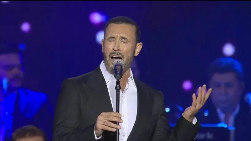 كاظم الساهر يغني "هلا يا سعودية" ويشعل أجواء موسم الرياض (فيديو)