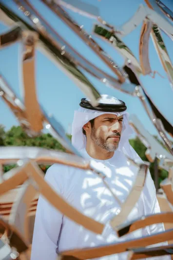 لورو بيانا تكشف عن تعاونٍ فني وثقافي مع الفنان الإماراتي مطر بن لاحج 