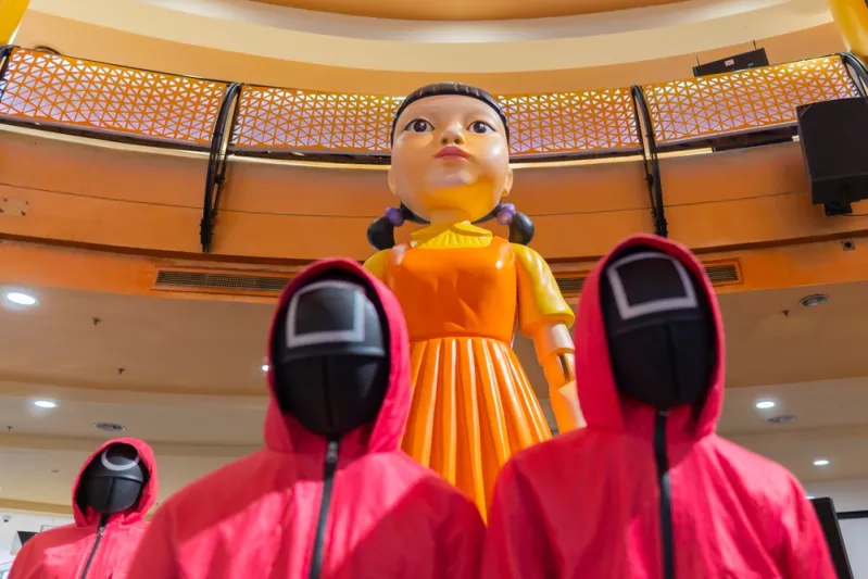 شاهد شخصيات لعبة الحبار في البوليفارد بموسم الرياض