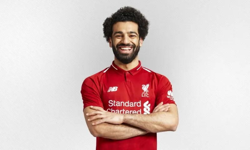محمد صلاح يعرض قميص الهاتريك للبيع لهذا السبب