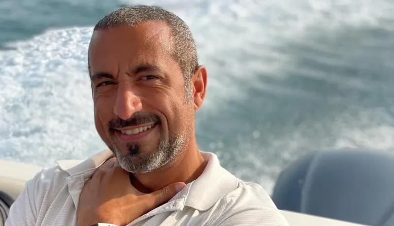 أحمد الشقيري يستعرض قدراته البدنية العالية مؤديًا أصعب التمارين