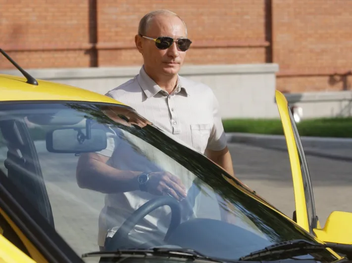 الرئيس الروسي: عملت سائق تاكسي للإنفاق على أطفالي