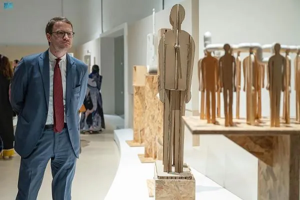 مقتطفات من ورش عمل البرنامج الثقافي لبينالي الدرعية و أعمال «لاري بيل»