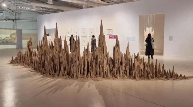 مقتطفات من ورش عمل البرنامج الثقافي لبينالي الدرعية و أعمال «لاري بيل»