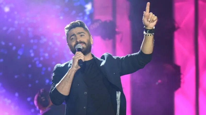 للمرة الأولى تامر حسني برفقة ابنته على المسرح (فيديو)