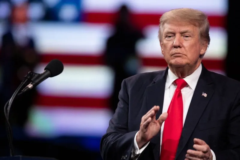 لقاح كورونا يضع ترامب في موقف محرج على الهواء