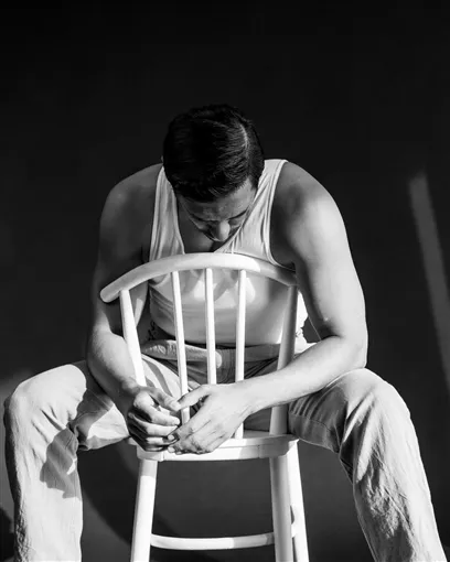 الفنان حسن الرداد يخرج من أحزانه بجلسة تصوير جريئة