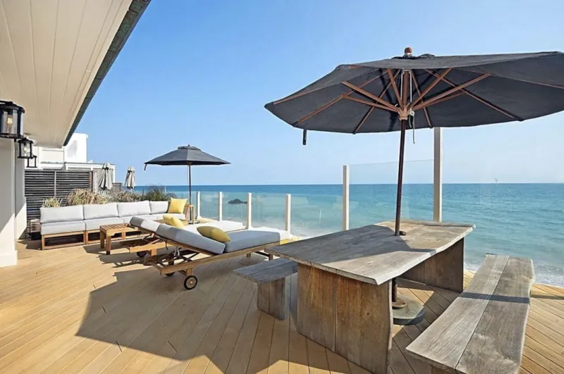 دي كابريو يبيع إحدى فيلاته بـ10 أضعاف ثمنها! (صور)