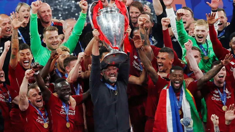 الاتحاد الأوروبي يفرض عقوبة صارمة على ليفربول بسبب طفل! (فيديو)