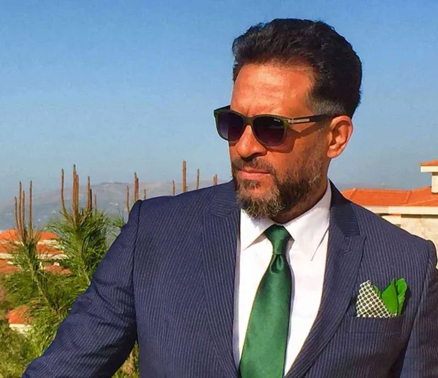 الفنان ماجد المصري يشارك ابنته الرقص في حفل زفافها (فيديو)