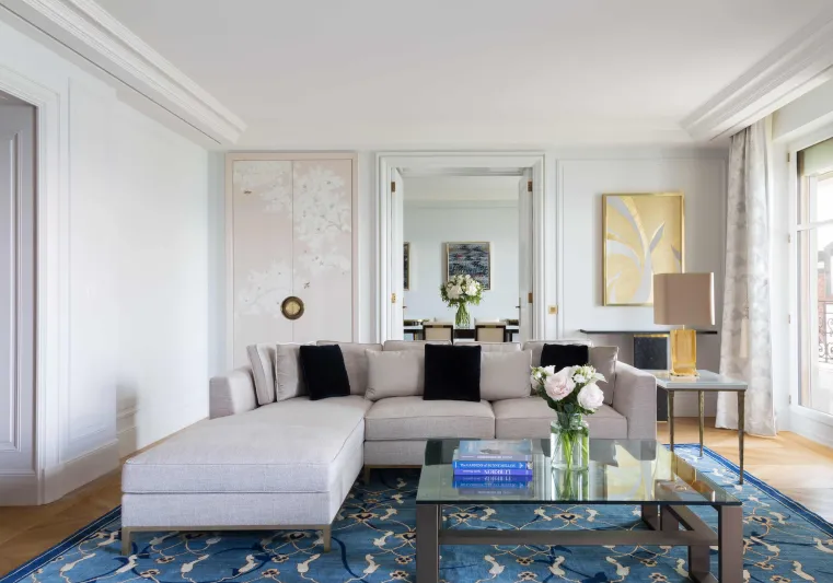 تَرف على ضفاف بحيرة جنيف.. فندق The Woodward يتألق في عاصمة السلام 