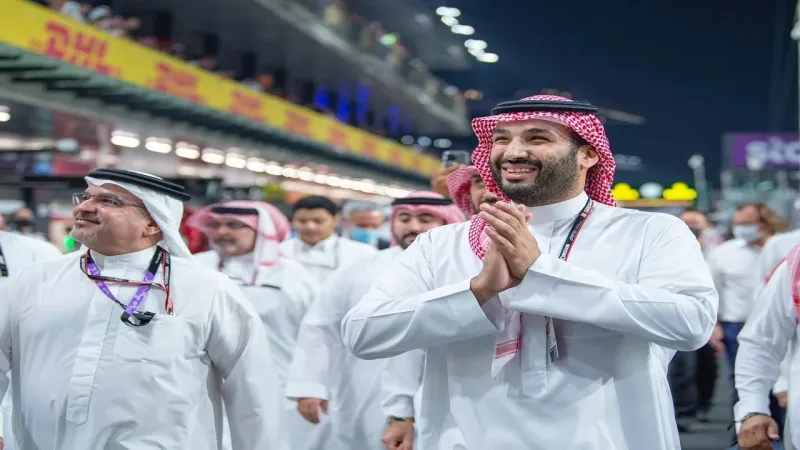 الأمير محمد بن سلمان وولي عهد البحرين يشهدان سباق «فورمولا1» (فيديو)