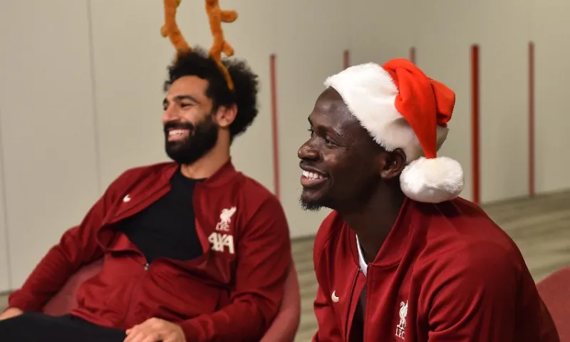 محمد صلاح يشارك الأطفال المرضى احتفال أعياد الميلاد (فيديو)