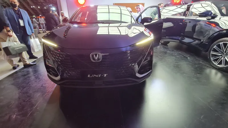 «معرض جدة الدولي للسيارات» يبهر الجمهور بأفضل الطرازات الحديثة والنادرة  (فيديو)