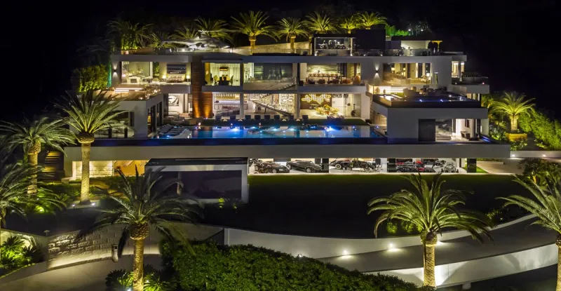 أغلى منزل في أمريكا يباع بنصف ثمنه! (فيديو)