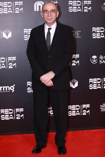 نجوم العالم يتوافدون على السجادة الحمراء لمهرجان البحر الأحمر السينمائي (صور)